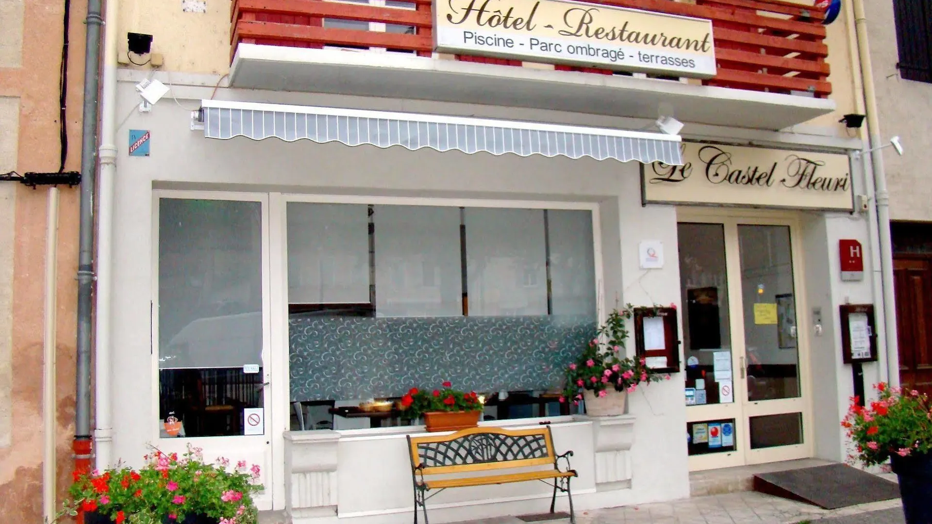 Logis Hotel Restaurant Le Castel Fleuri Saint-Jean-en-Royans