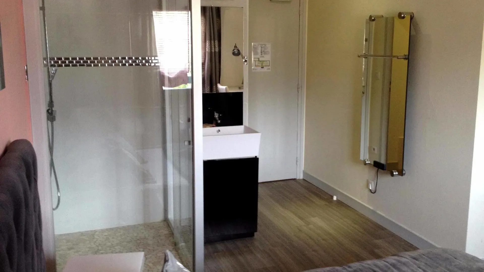 Logis Hotel Restaurant Le Castel Fleuri Saint-Jean-en-Royans 2*,