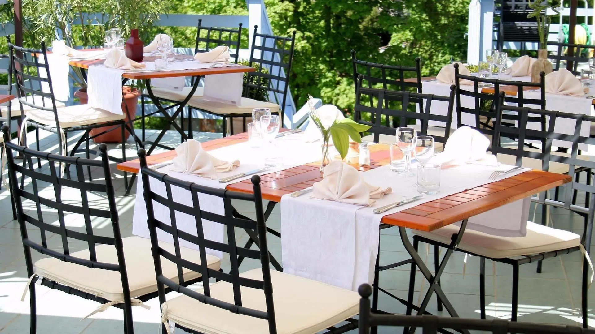 Logis Hotel Restaurant Le Castel Fleuri Saint-Jean-en-Royans 2*,  Francia