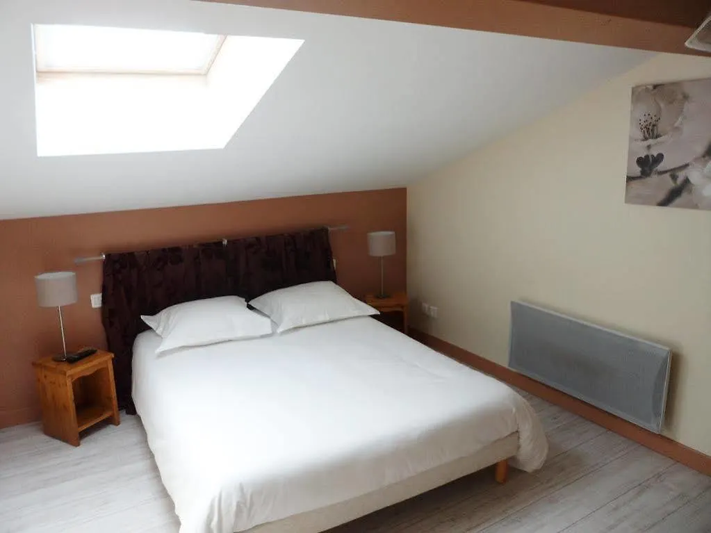 Logis Hotel Restaurant Le Castel Fleuri Saint-Jean-en-Royans 2*,